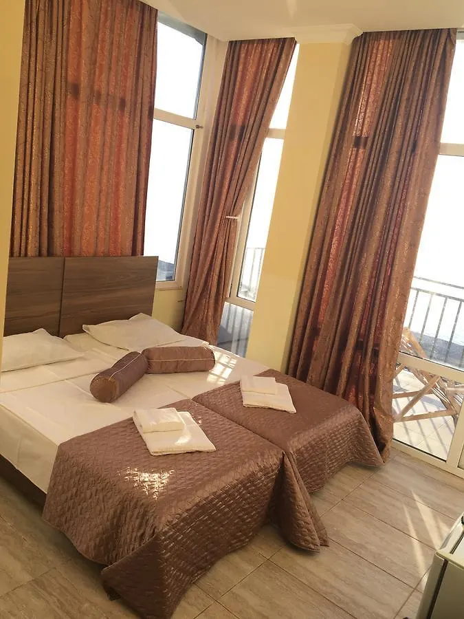 Hotel Guesthouse Lola Батуми 3*,